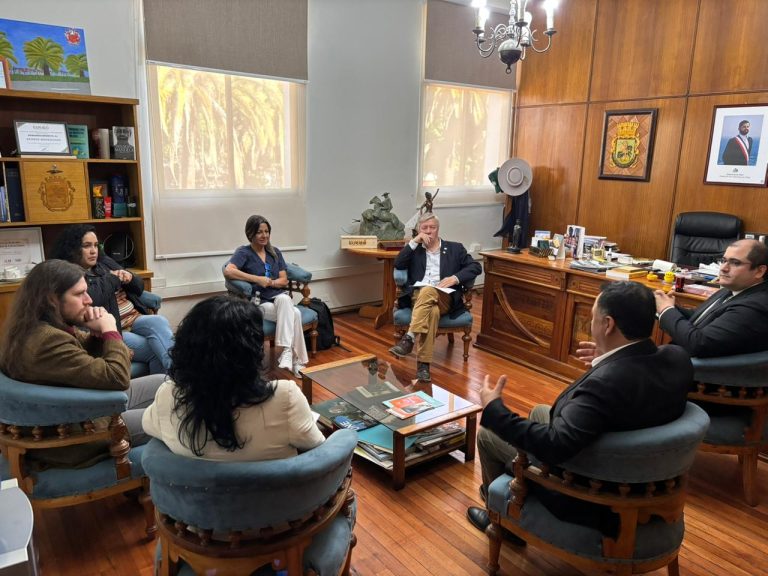 Vecinos de Curicó valoran gestión municipal y avances del proceso de indemnización por cobros indebidos en cuentas de la luz