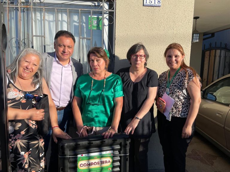 80 familias de la comuna de Curicó recibieron composteras