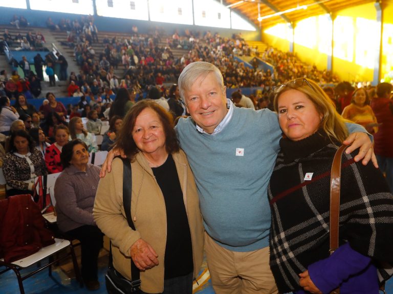 Municipalidad de Curicó celebró a las mamás en su día