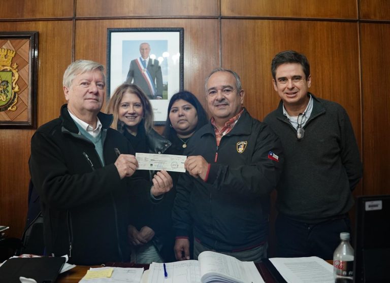 Municipalidad de Curicó entregó $40 millones a Bomberos