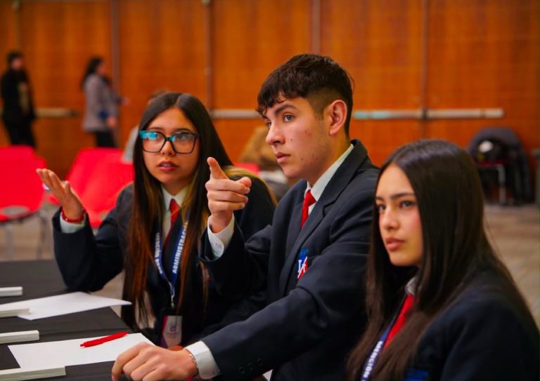 Instituto Inglés obtuvo segundo lugar en Olimpiadas de Educación Financiera