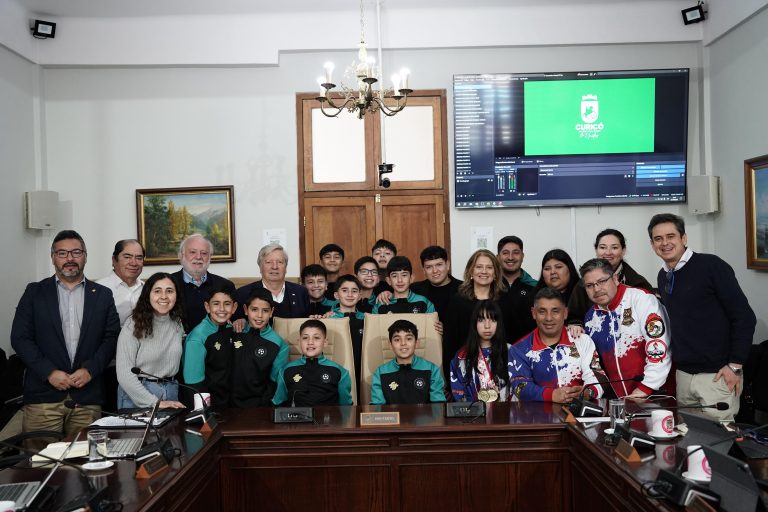 Deportistas curicanos reciben apoyo para participar en eventos internacionales